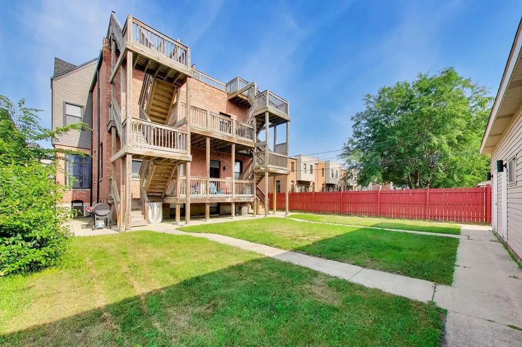 3330 South Indiana Avenue Chicago IL 60616