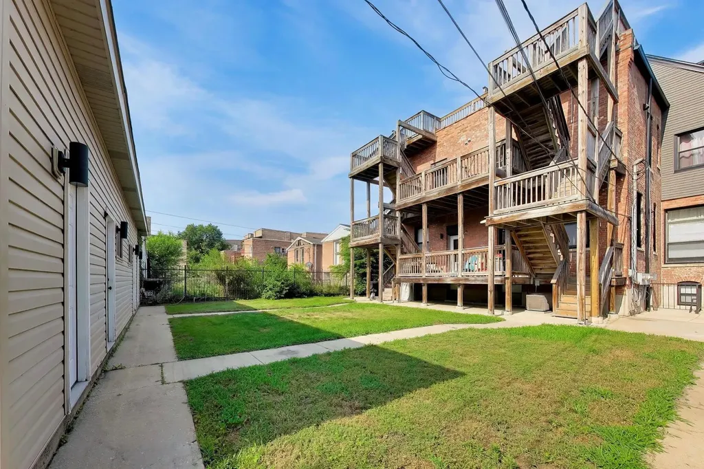 3330 South Indiana Avenue Chicago IL 60616