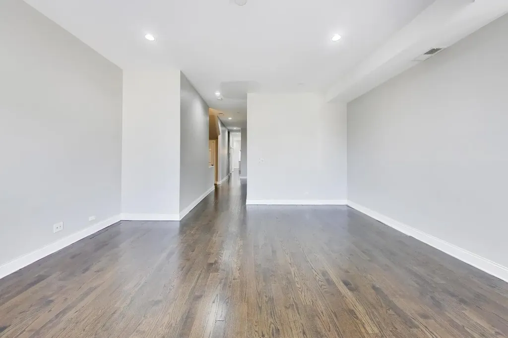 3330 South Indiana Avenue Chicago IL 60616