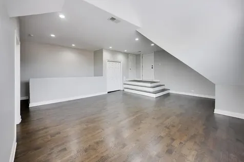 3330 South Indiana Avenue Chicago IL 60616