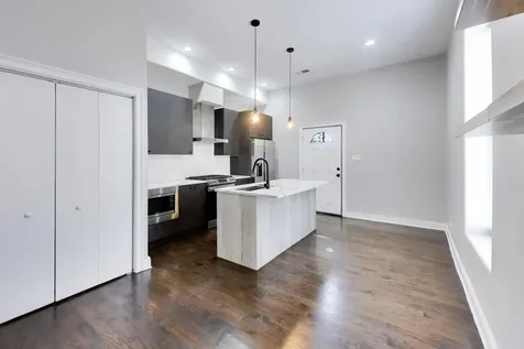 3330 South Indiana Avenue Chicago IL 60616