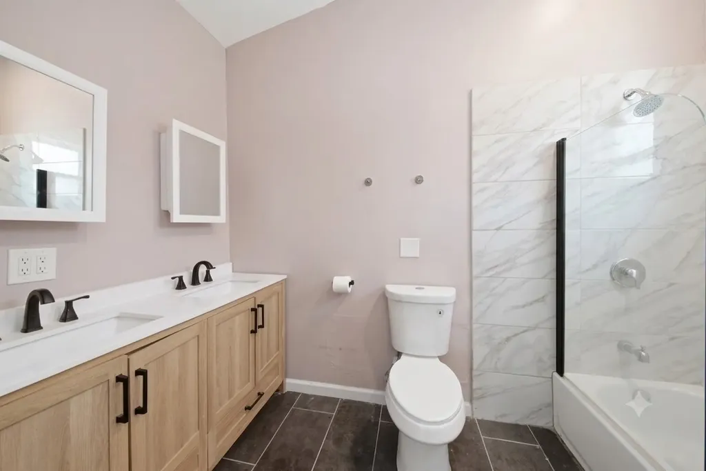 12018 South Bishop Street Chicago IL 60643