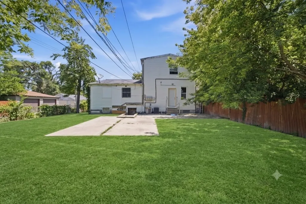 12018 South Bishop Street Chicago IL 60643