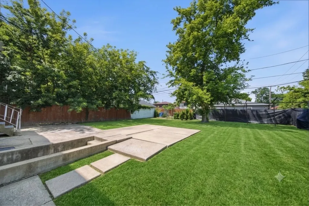 12018 South Bishop Street Chicago IL 60643