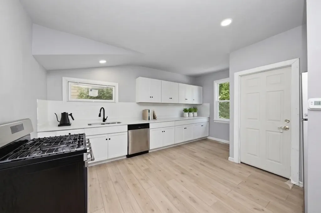 12018 South Bishop Street Chicago IL 60643