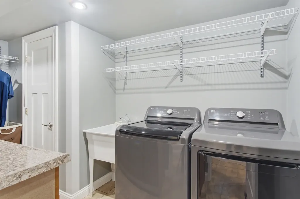 5422 South Sayre Avenue Chicago IL 60638