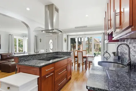 5422 South Sayre Avenue Chicago IL 60638