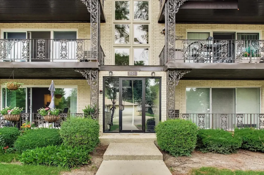 901 8TH Avenue La Grange IL 60525