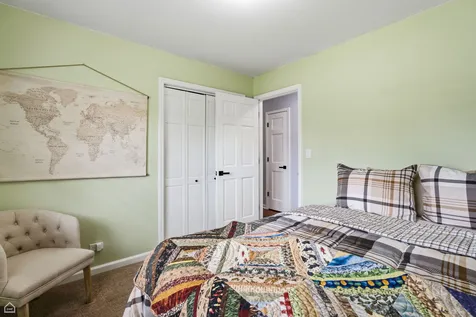 1978 North Fork Circle Elgin IL 60123