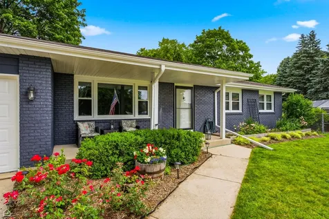 1978 North Fork Circle Elgin IL 60123