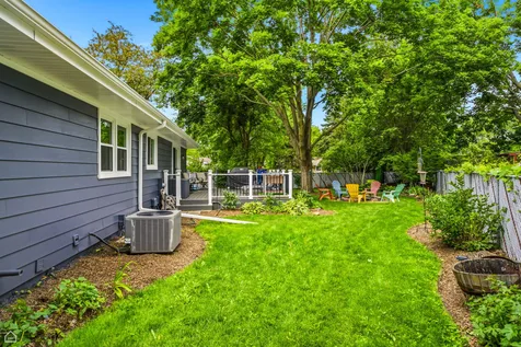 1978 North Fork Circle Elgin IL 60123