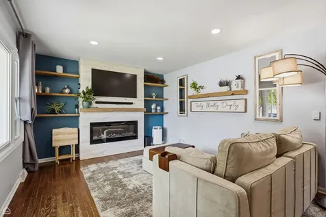 1978 North Fork Circle Elgin IL 60123