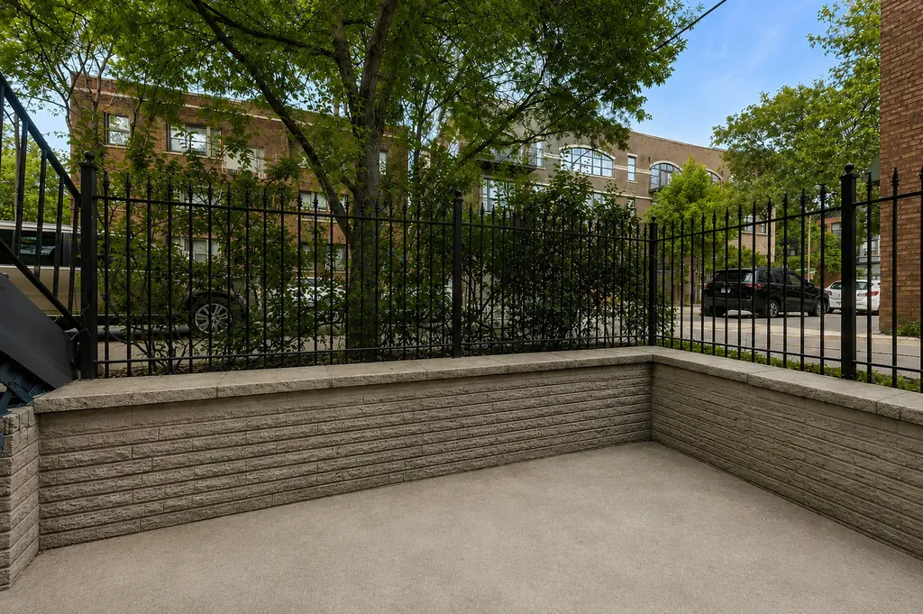 2545 North Racine Avenue Chicago IL 60614