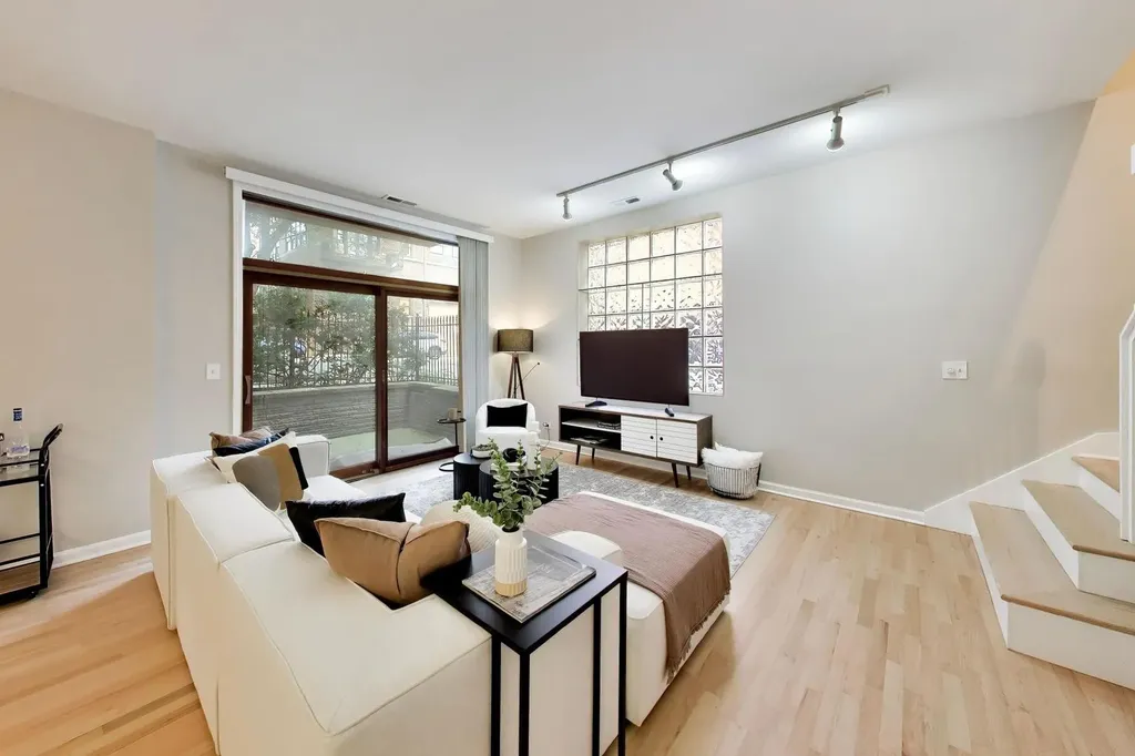 2545 North Racine Avenue Chicago IL 60614