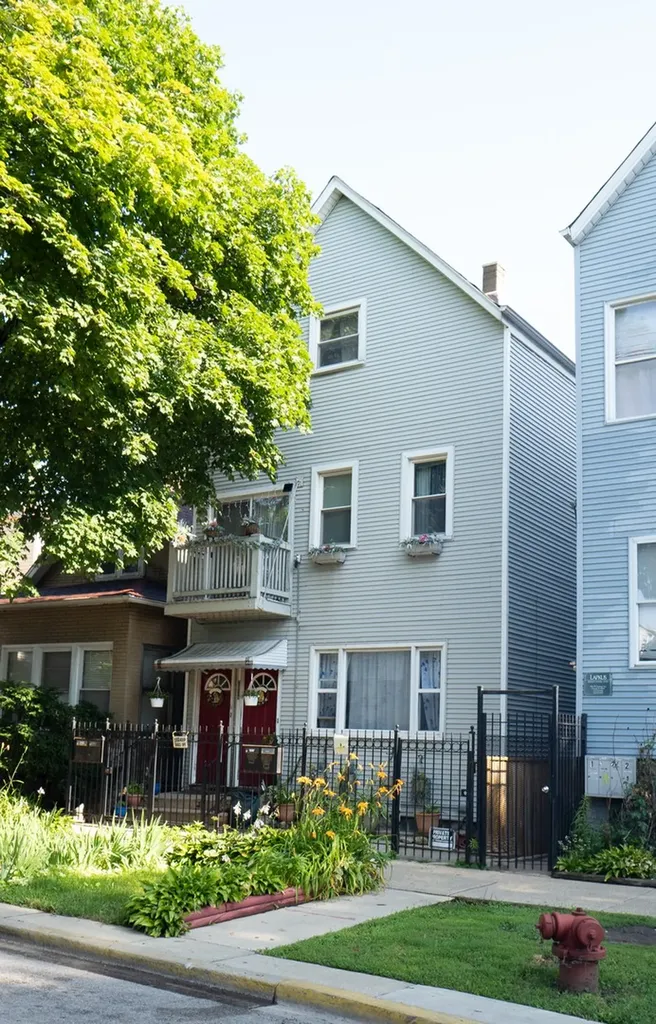 2834 West Fletcher Street Chicago IL 60618