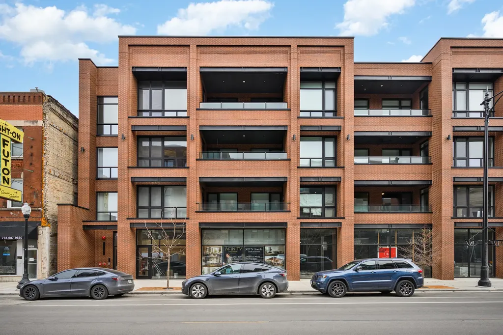 3037 North Lincoln Avenue Chicago IL 60657