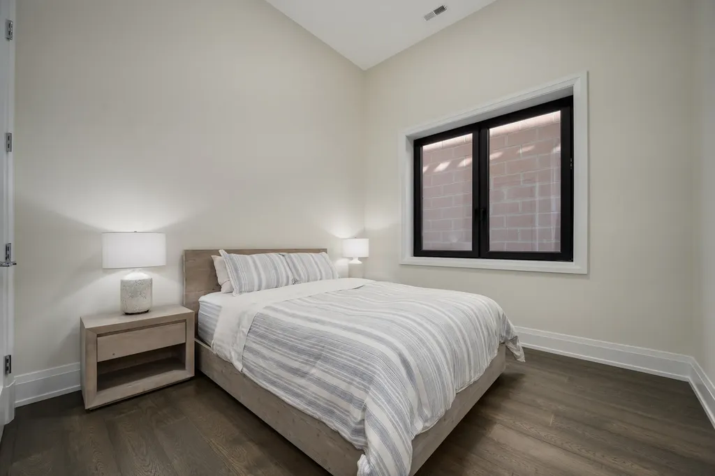 3037 North Lincoln Avenue Chicago IL 60657