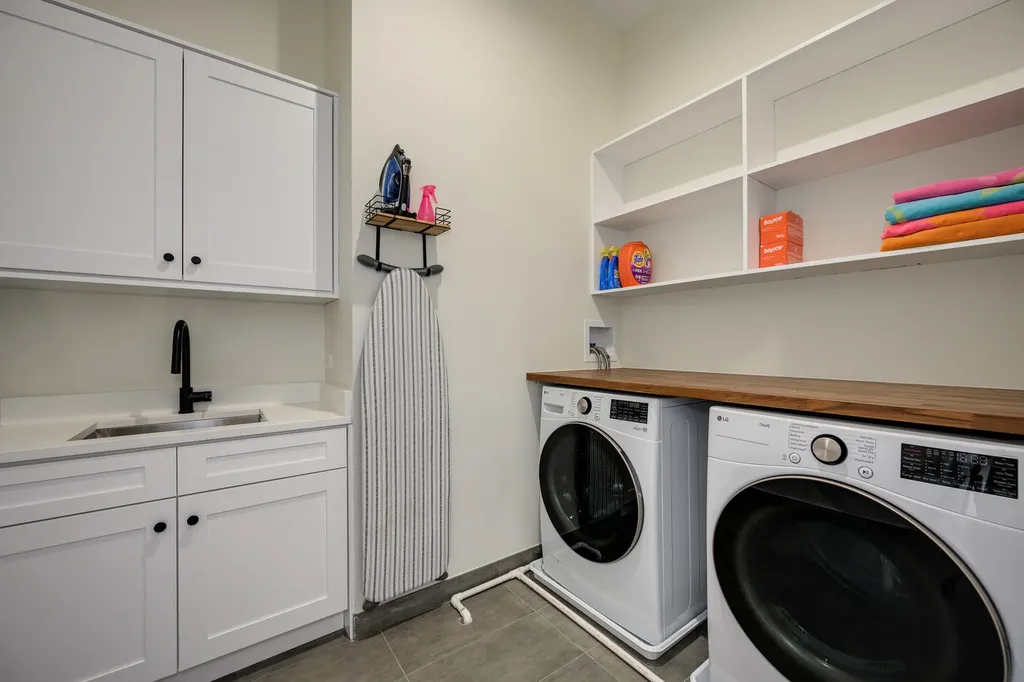 3037 North Lincoln Avenue Chicago IL 60657