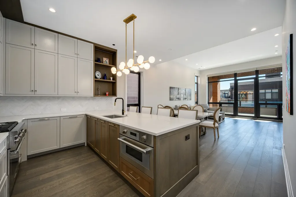 3037 North Lincoln Avenue Chicago IL 60657