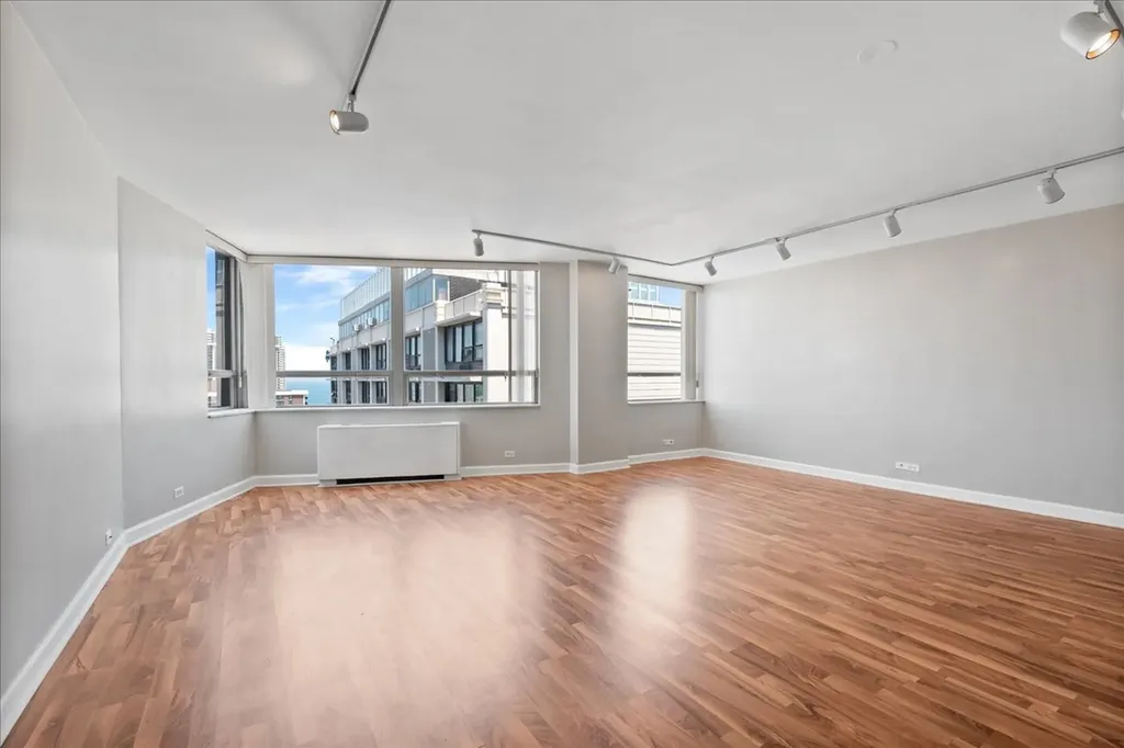 5701 North Sheridan Road Chicago IL 60660
