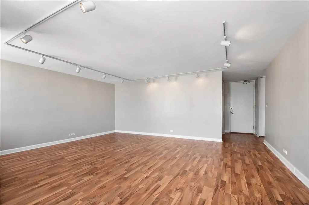 5701 North Sheridan Road Chicago IL 60660
