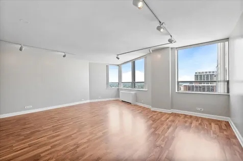 5701 North Sheridan Road Chicago IL 60660