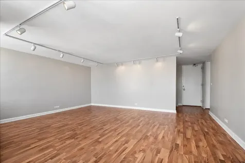 5701 North Sheridan Road Chicago IL 60660