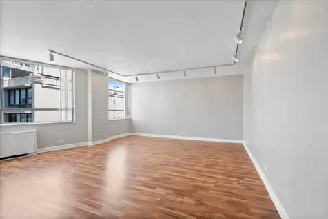 5701 North Sheridan Road Chicago IL 60660