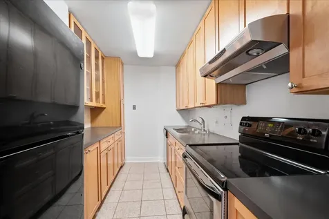 5701 North Sheridan Road Chicago IL 60660