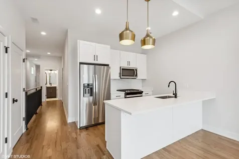 519 East Bowen Avenue Chicago IL 60653