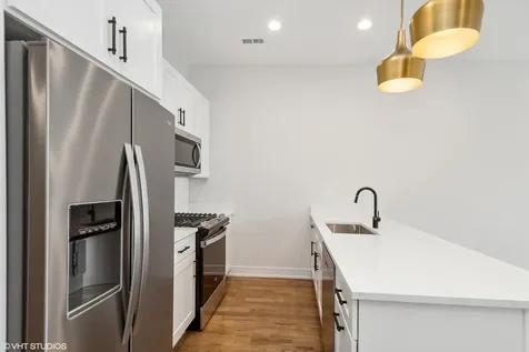 519 East Bowen Avenue Chicago IL 60653