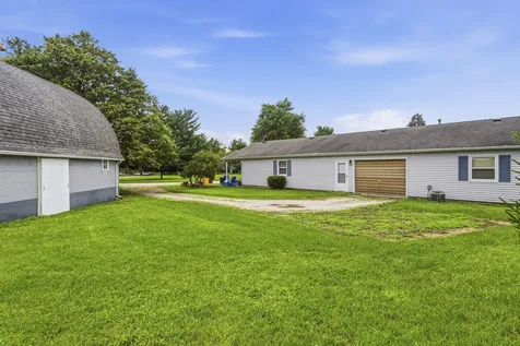122 County Road 2150 North Mahomet IL 61853