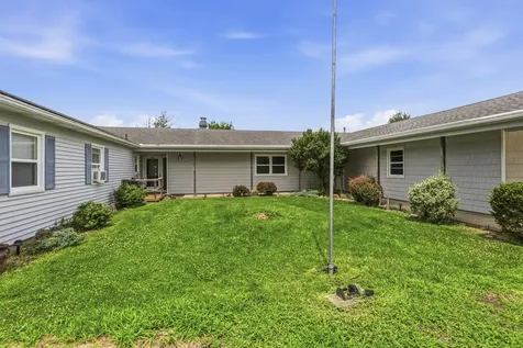 122 County Road 2150 North Mahomet IL 61853