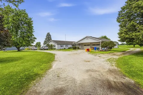 122 County Road 2150 North Mahomet IL 61853