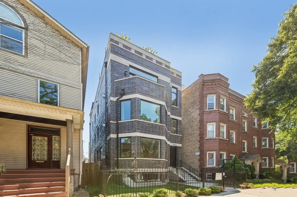 1845 West Waveland Avenue Chicago IL 60613