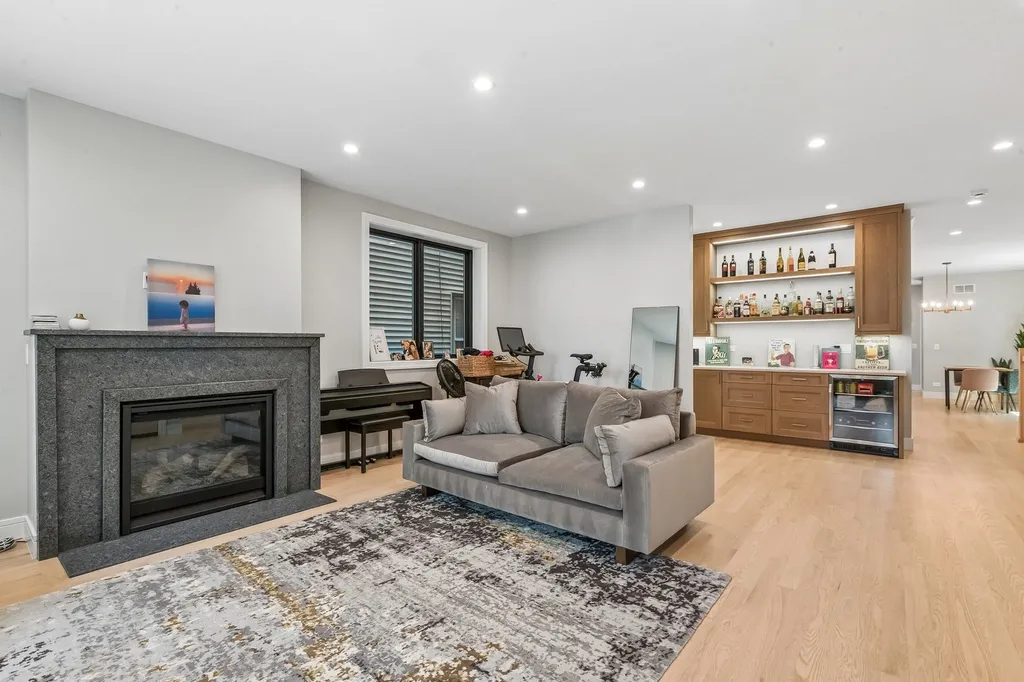 1845 West Waveland Avenue Chicago IL 60613