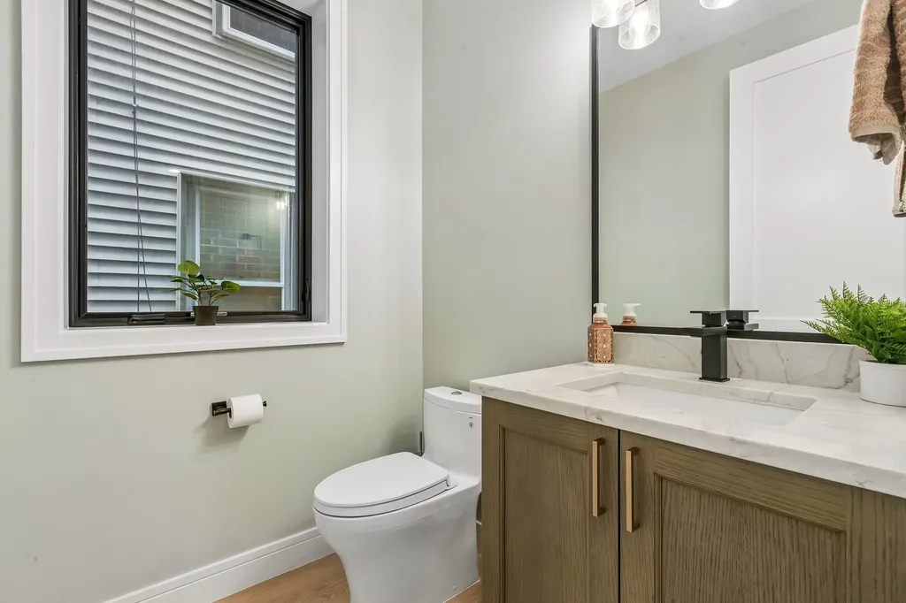 1845 West Waveland Avenue Chicago IL 60613