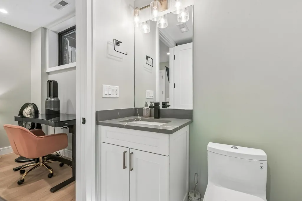 1845 West Waveland Avenue Chicago IL 60613