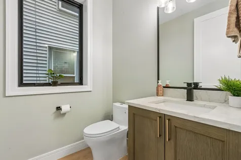 1845 West Waveland Avenue Chicago IL 60613