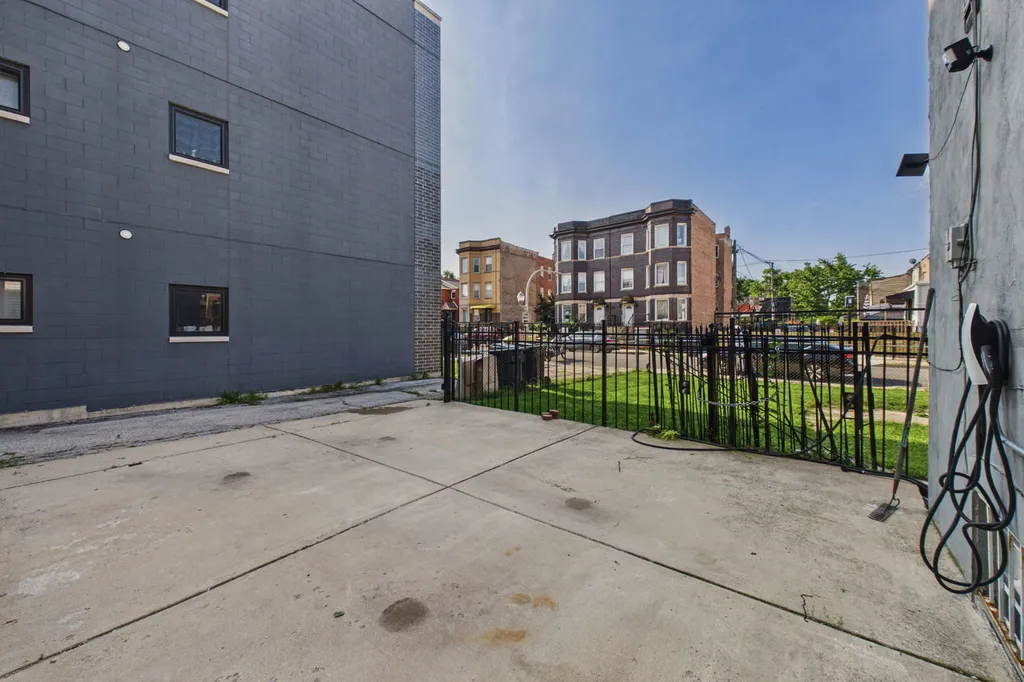625 South Campbell Avenue Chicago IL 60612