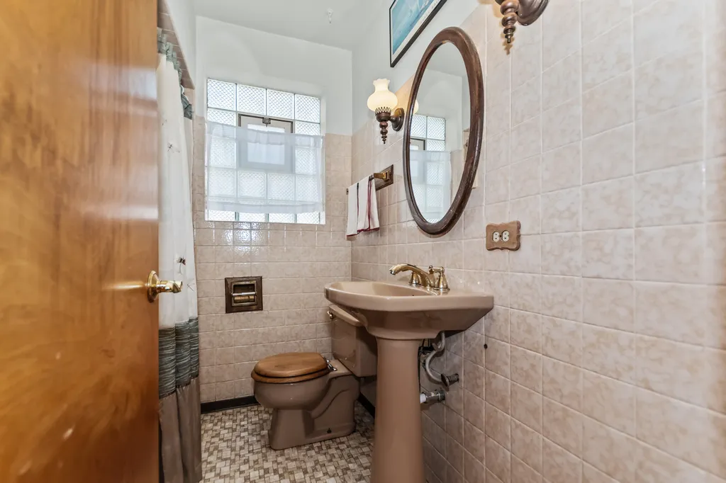5405 North Melvina Avenue Chicago IL 60630