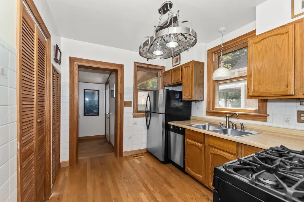 5405 North Melvina Avenue Chicago IL 60630