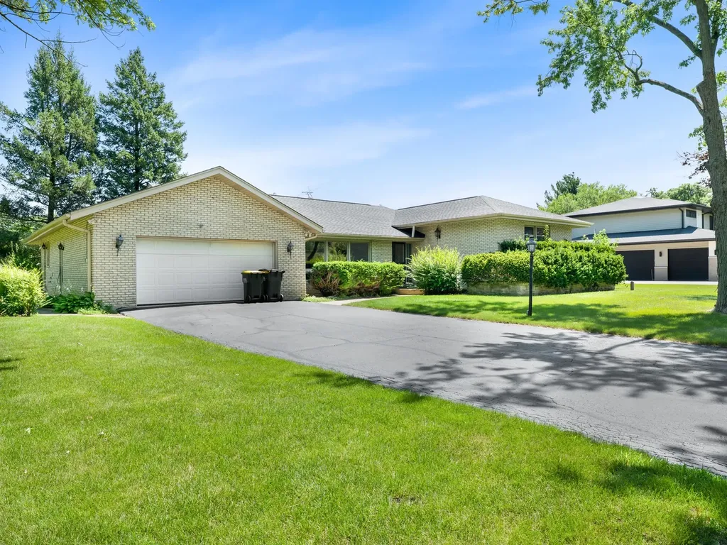 15 East Leon Lane Prospect Heights IL 60070