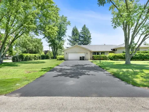 15 East Leon Lane Prospect Heights IL 60070