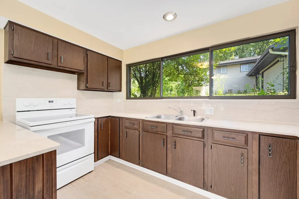 3620 Douglas Road Downers Grove IL 60515