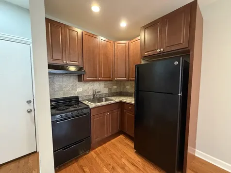 1023 West Argyle Street Chicago IL 60640