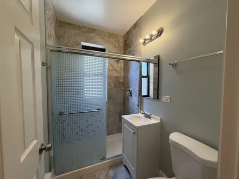 1023 West Argyle Street Chicago IL 60640
