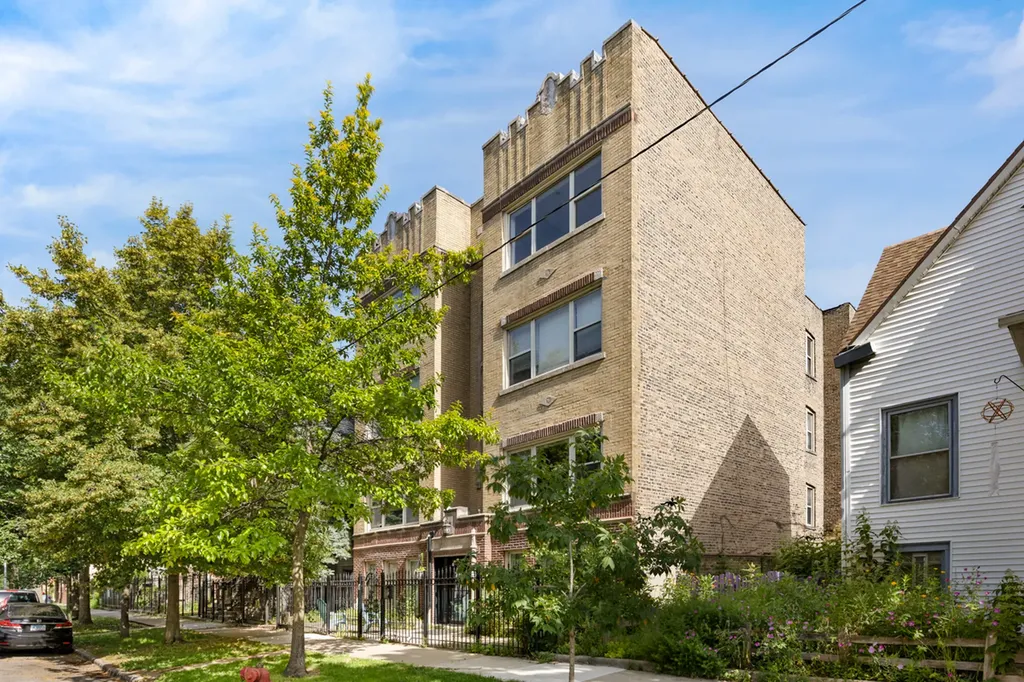 3558 West Shakespeare Street Chicago IL 60647