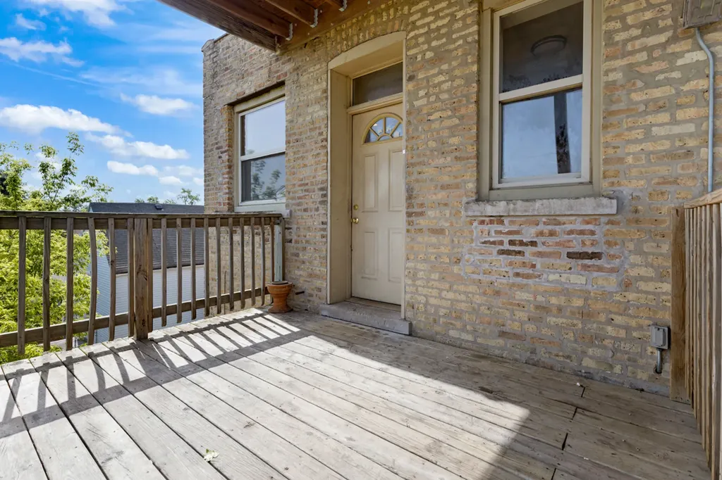 3558 West Shakespeare Street Chicago IL 60647