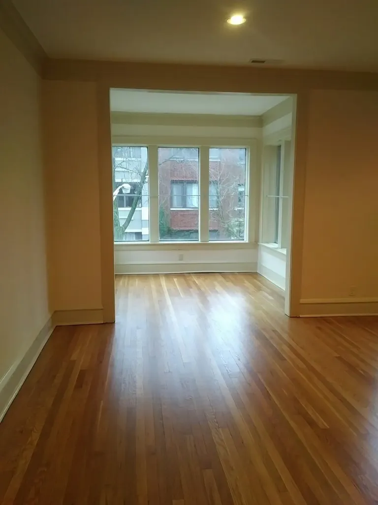 824 West Gunnison Street Chicago IL 60640